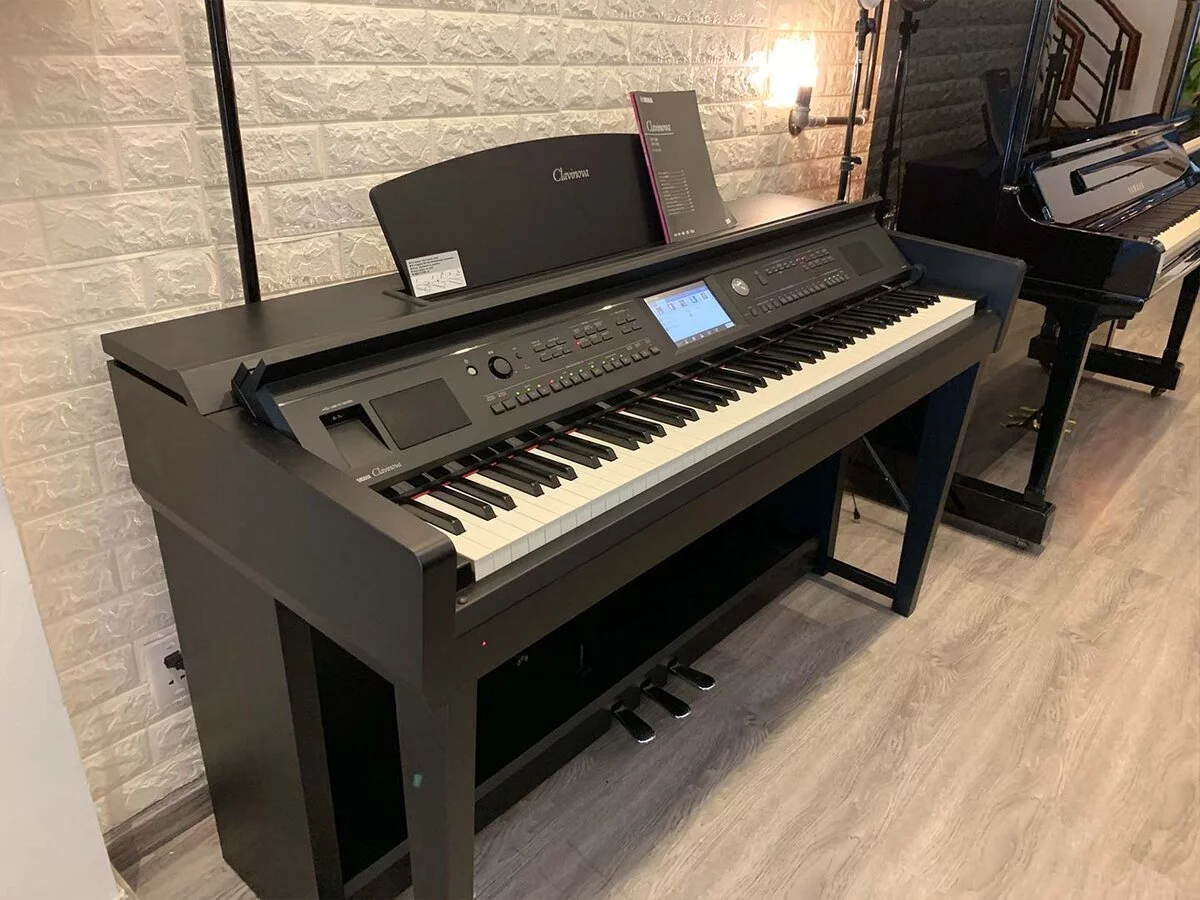 YAMAHA CVP-705 B