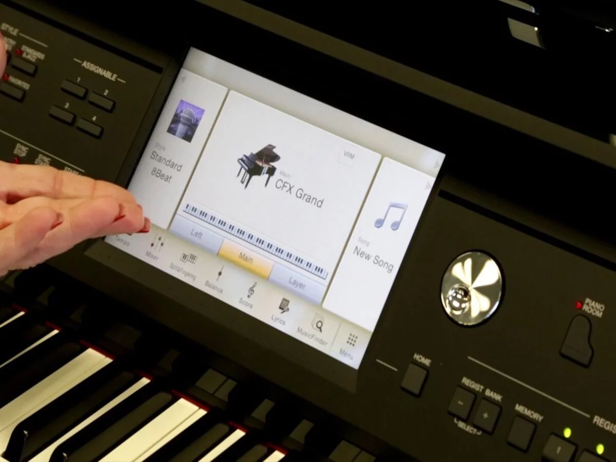 YAMAHA CVP-705 PE