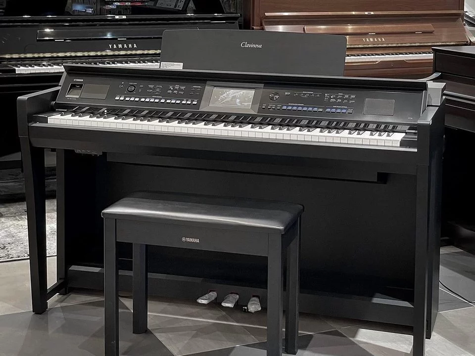 Yamaha CVP-905 B