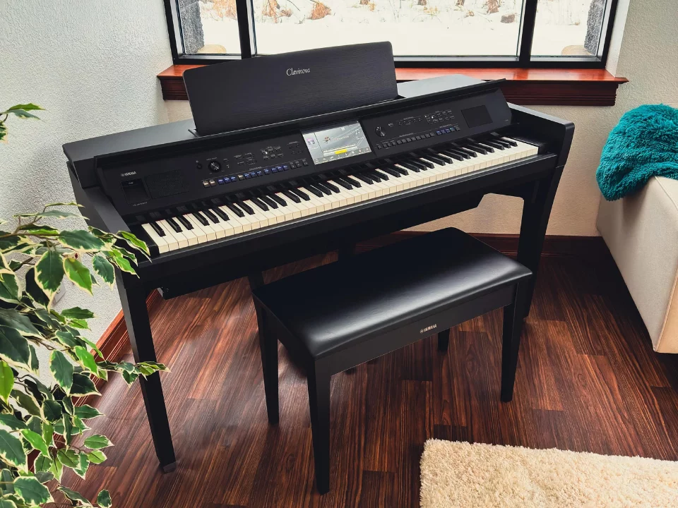 Yamaha CVP-909 B