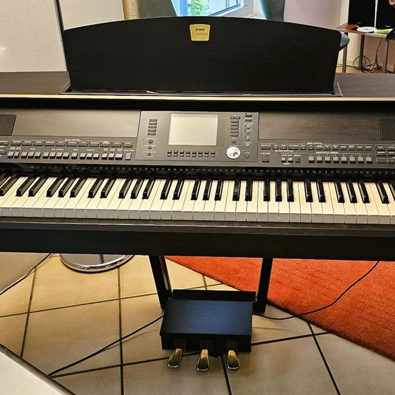 YAMAHA CVP-505 R