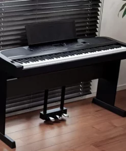 YAMAHA DGX-670 B