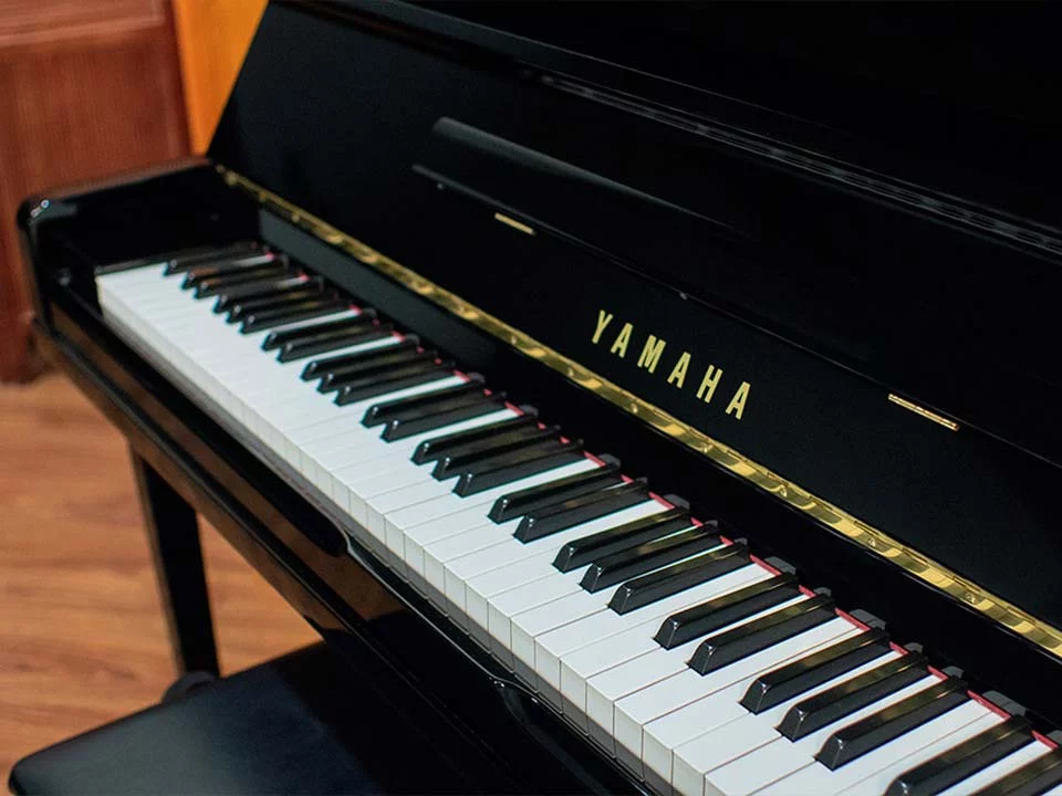 YAMAHA U100