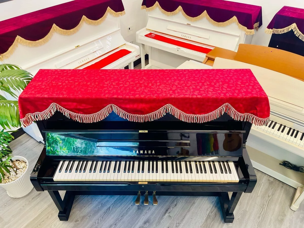 YAMAHA U1A
