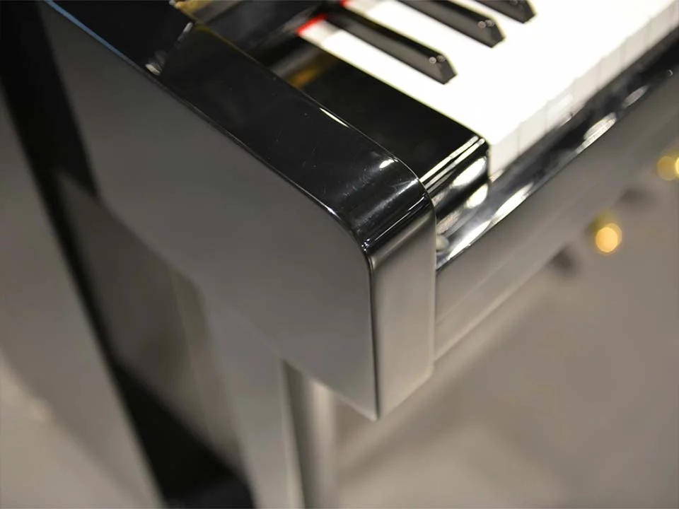 YAMAHA U1D