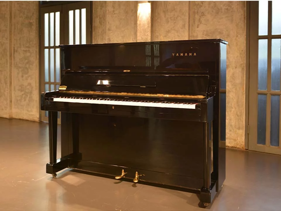 YAMAHA U1D
