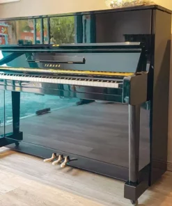 YAMAHA U1F