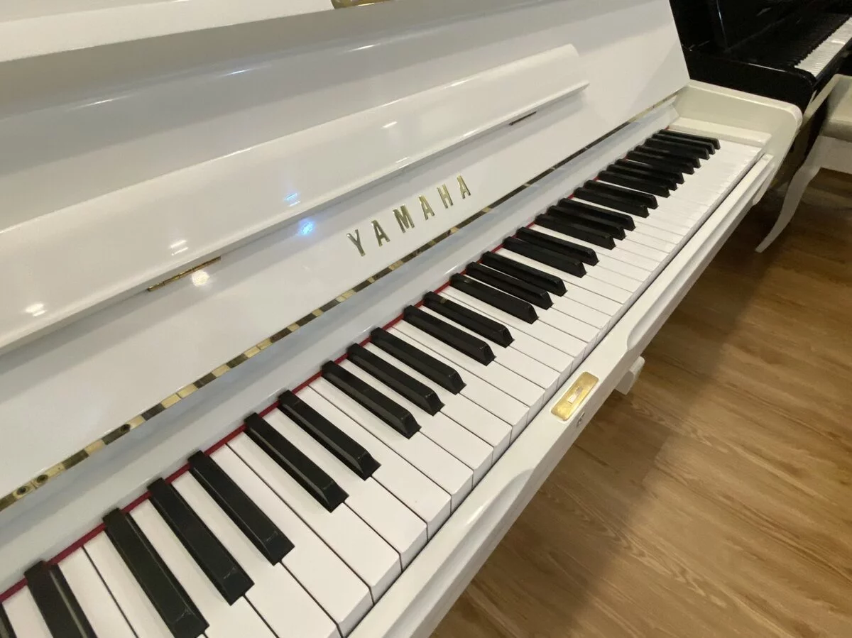 YAMAHA U1H WH