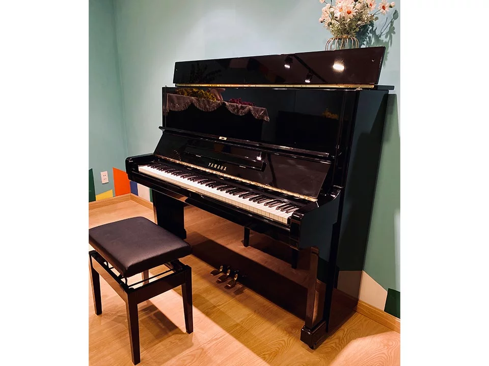YAMAHA U2E