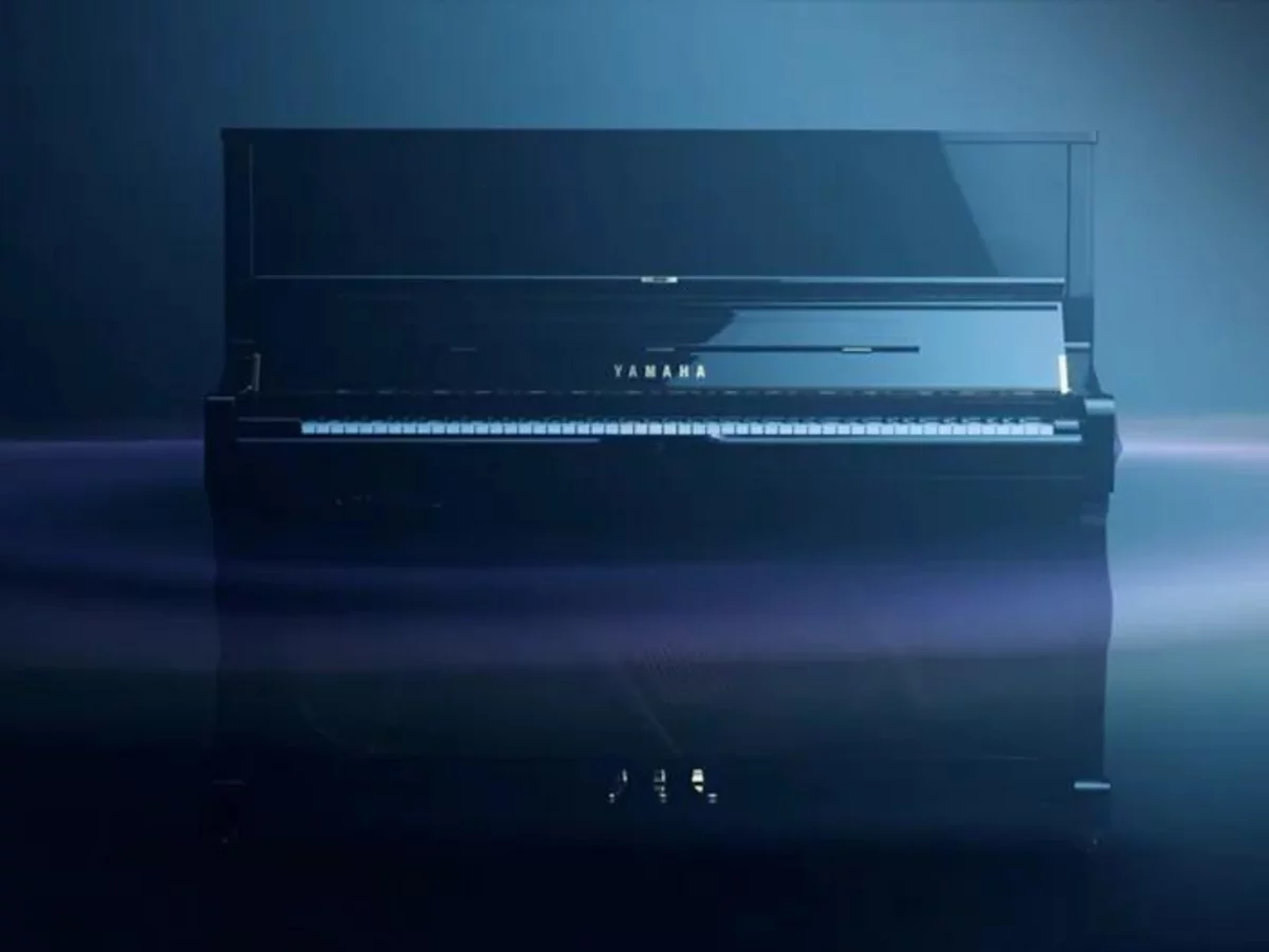 YAMAHA U3 SH3 PE – Mặt sau và hệ thống dây đàn Yamaha