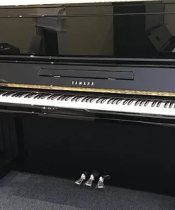 YAMAHA U30 WN