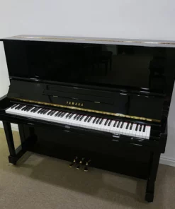 YAMAHA U30 WN