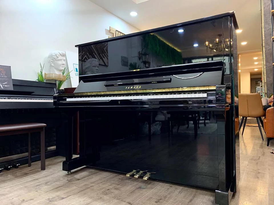YAMAHA U3G
