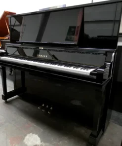 YAMAHA U5