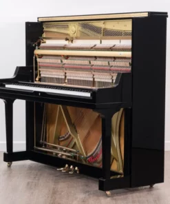 YAMAHA U5