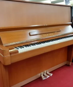 YAMAHA U7