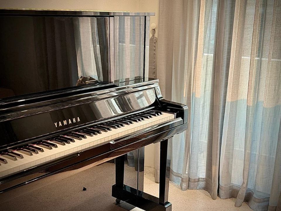 YAMAHA UX300S – Ghế đàn và phụ kiện đi kèm