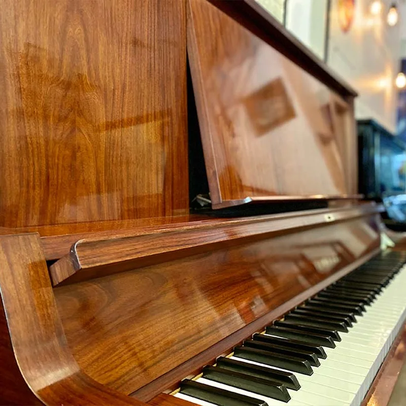 Review YAMAHA W101 PW – Hình ảnh thực tế tại showroom Elite Piano
