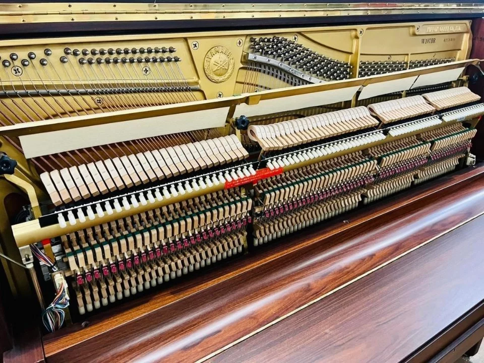 Đàn piano Yamaha YAMAHA W107 BR – Chi tiết bàn phím