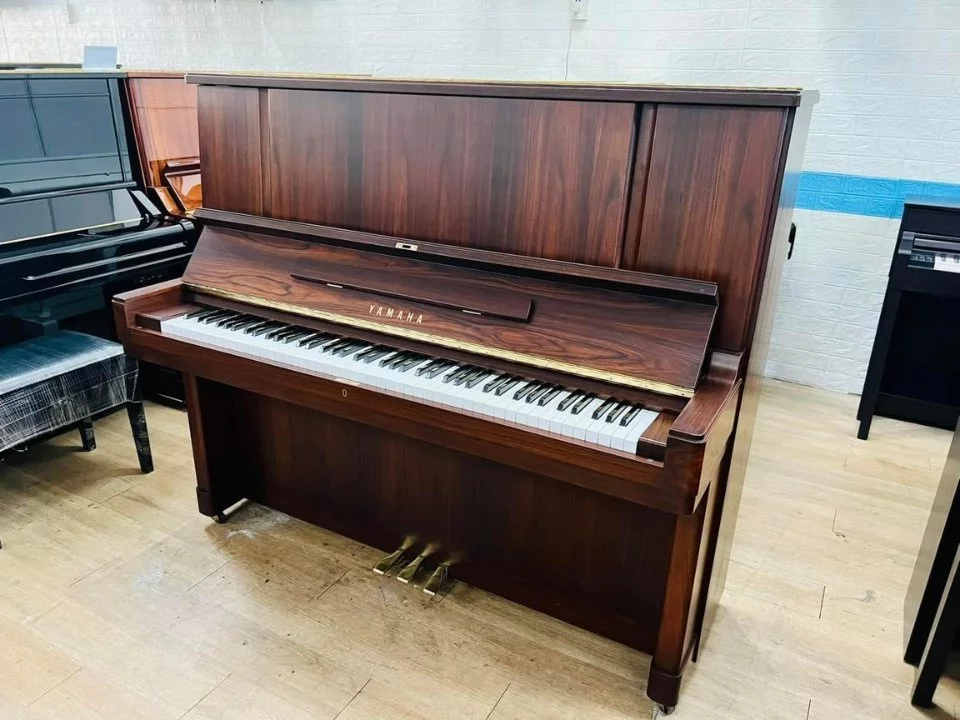 Review YAMAHA W107 BR – Hình ảnh thực tế tại showroom Elite Piano